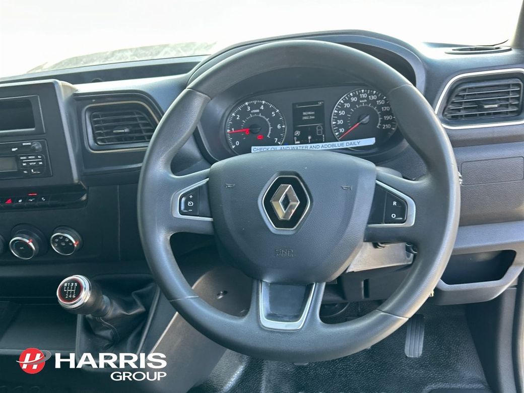 2023 White Renault Master