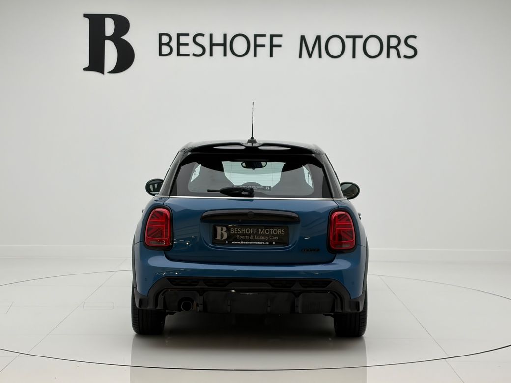 2022 Mini Hatch