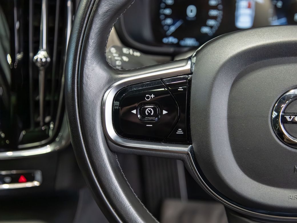 2021 Volvo S90