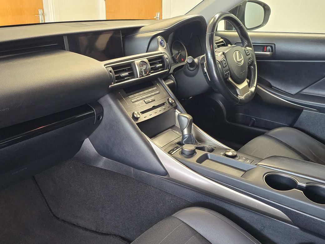 2020 Lexus IS 300h