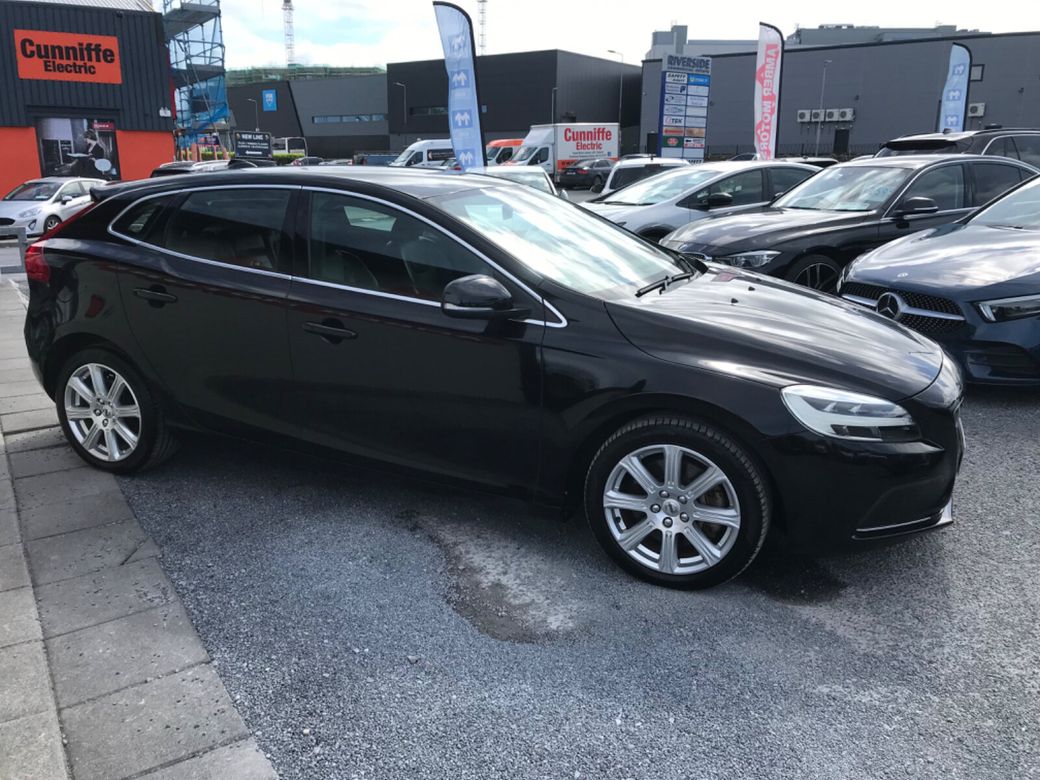 2018 Volvo V40