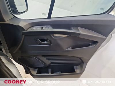 2023 Nissan Primastar