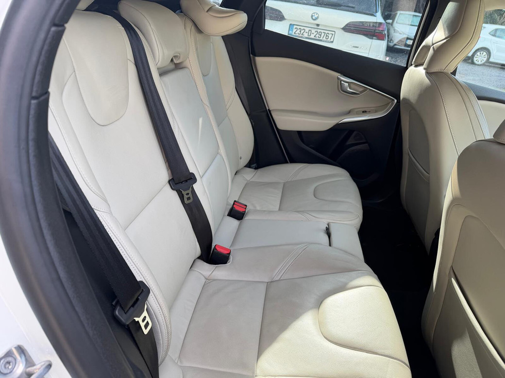 2017 Volvo V40