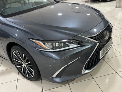 2023 Lexus ES 300h