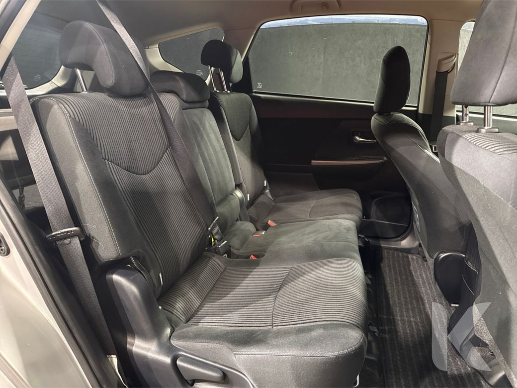 2019 Toyota Prius Alpha