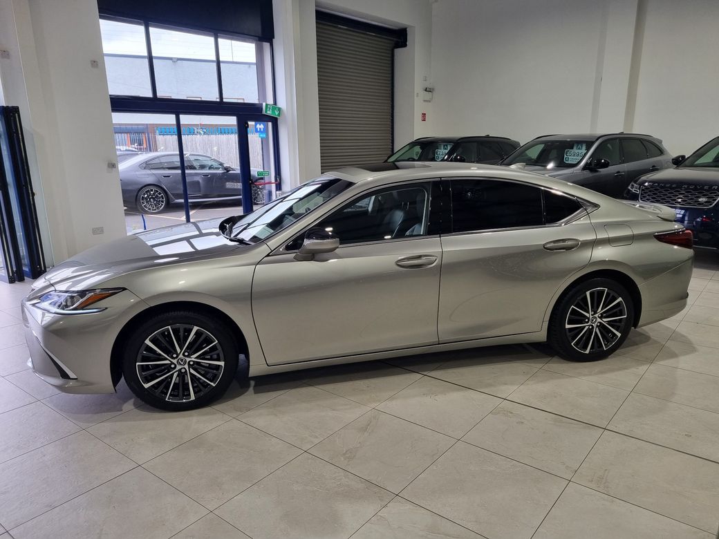 2023 Lexus ES 300h