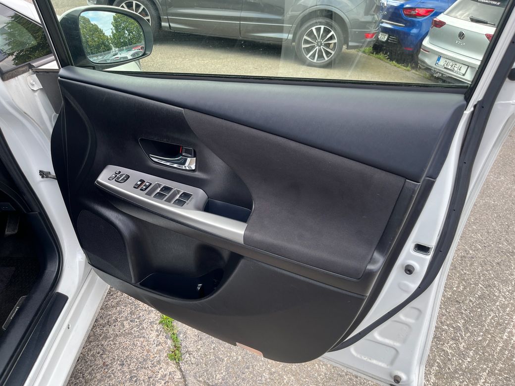 2020 Toyota Prius Alpha