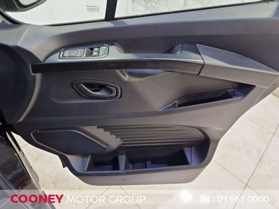 2025 Nissan Primastar