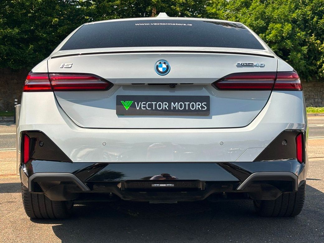 2025 BMW i5