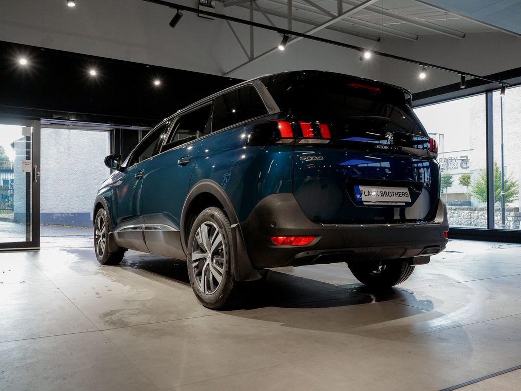 2023 Peugeot 5008