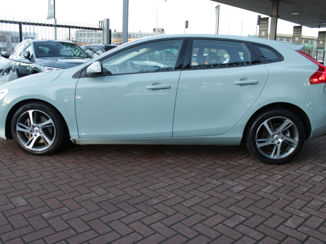 2017 Volvo V40