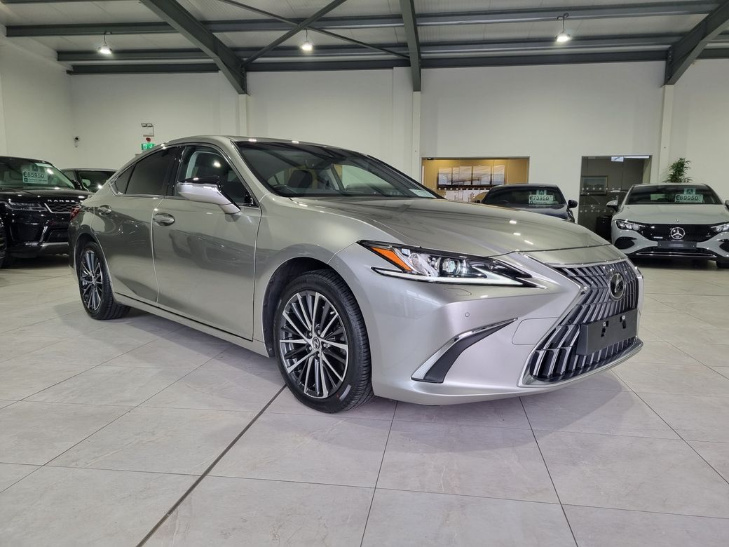 2023 Lexus ES 300h
