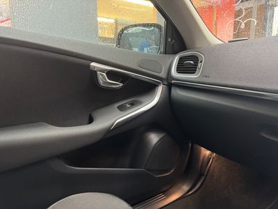 2017 Volvo V40