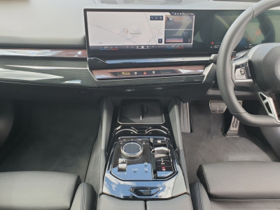 2025 BMW 530