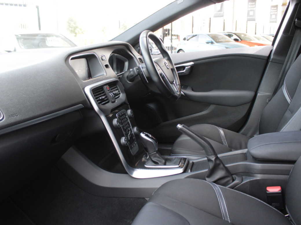 2019 Volvo V40