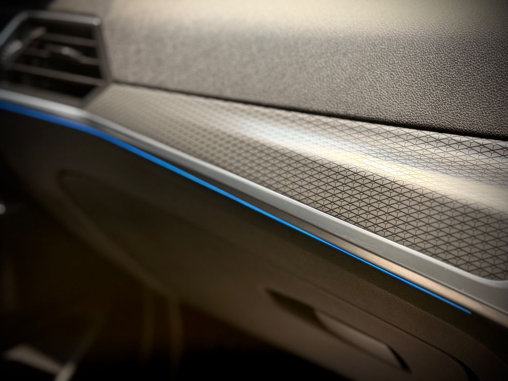 2023 BMW 320