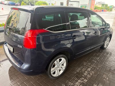 2011 Peugeot 5008