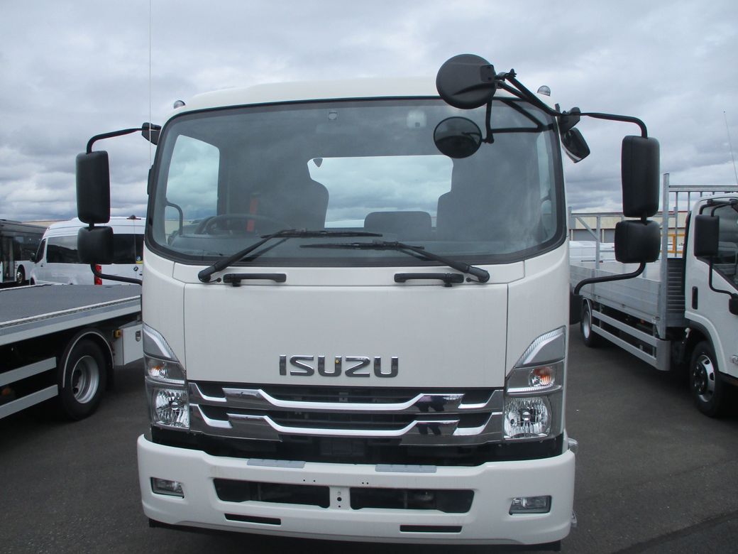 2025 Isuzu NPR