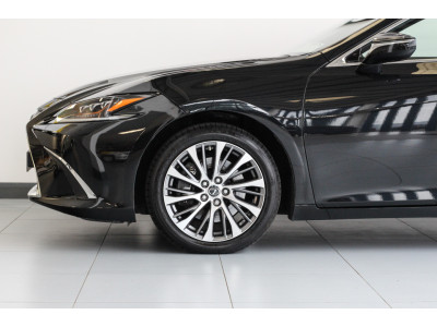 2021 Lexus ES 300h