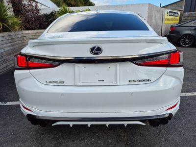 2021 Lexus ES 300h