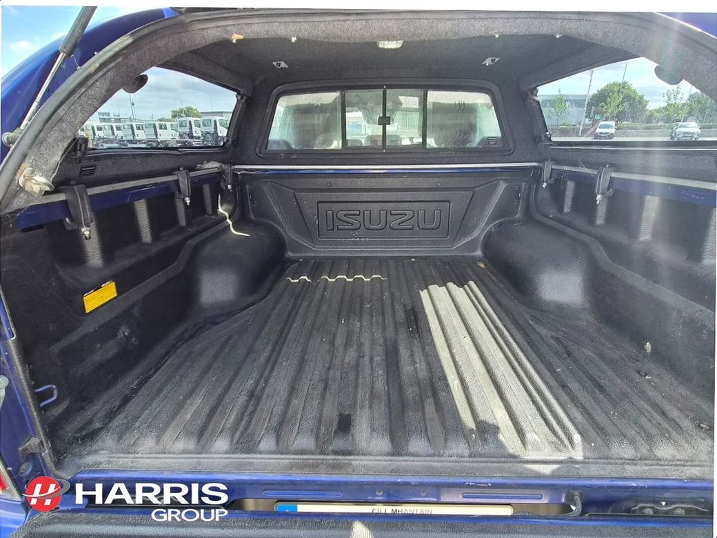 2022 Blue Isuzu D-MAX