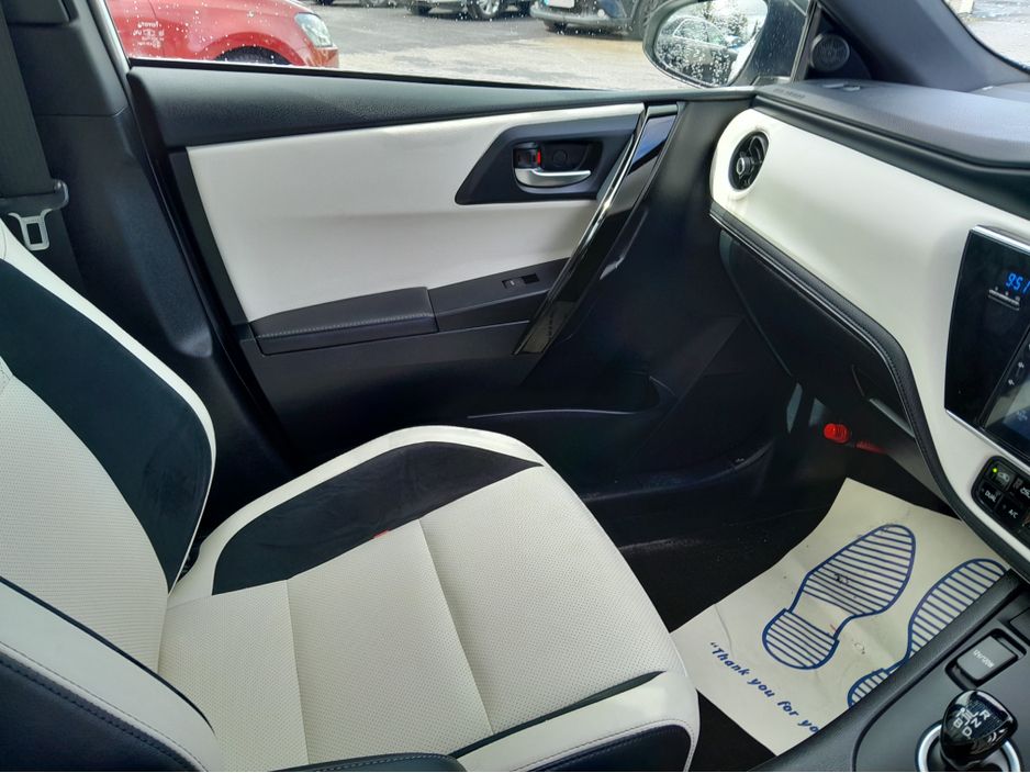 2016 Toyota Auris
