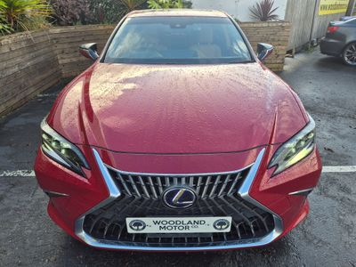 2022 Lexus ES 300h