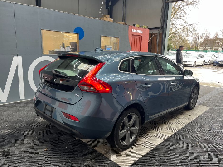 2015 Volvo V40
