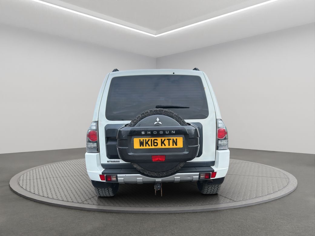 2016 Mitsubishi Shogun