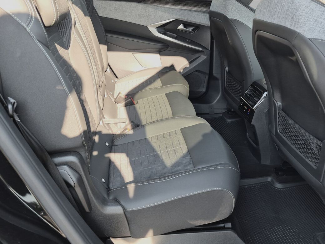 2025 Peugeot 5008