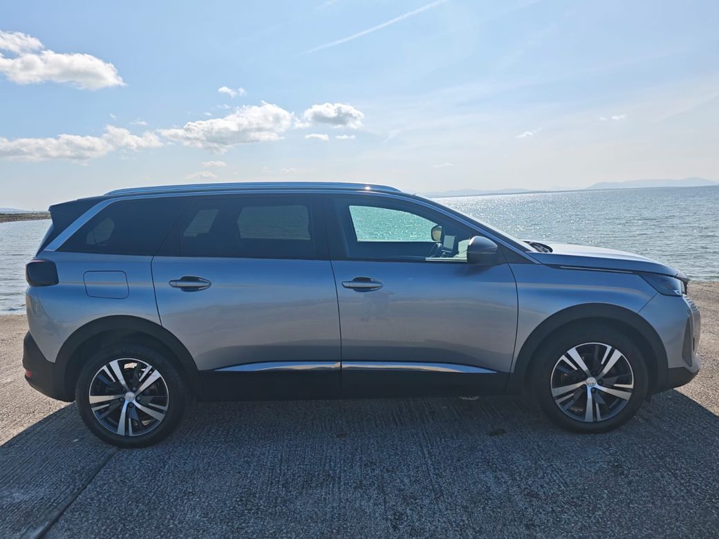 2024 Peugeot 5008