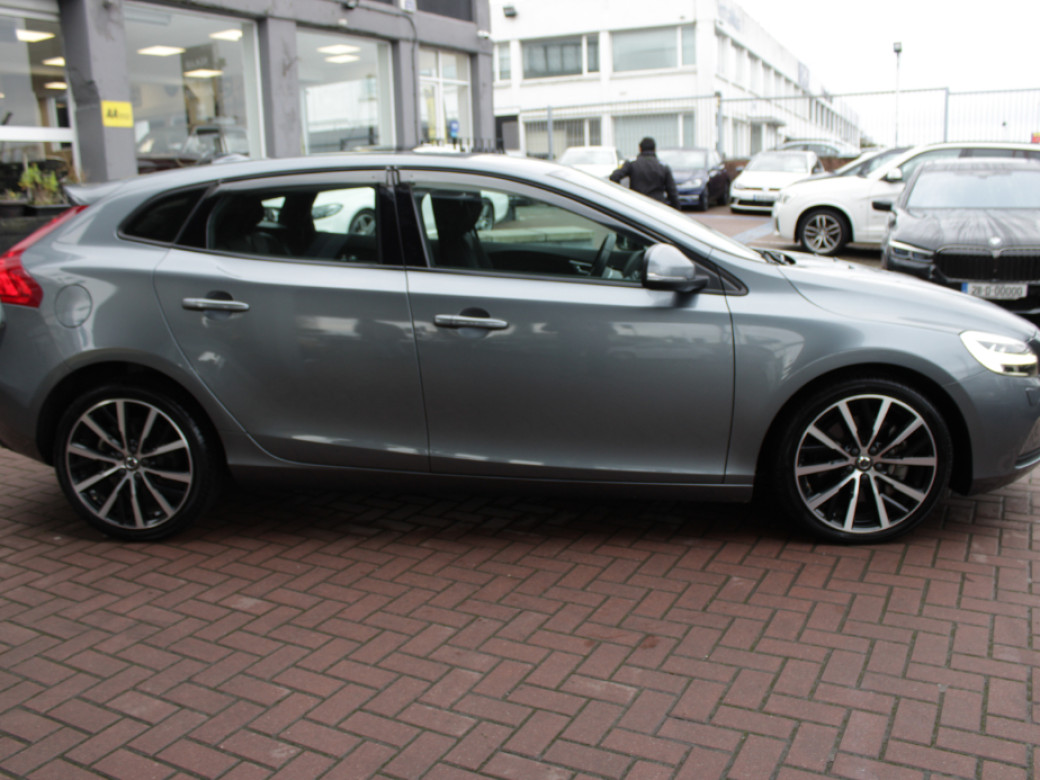 2018 Volvo V40