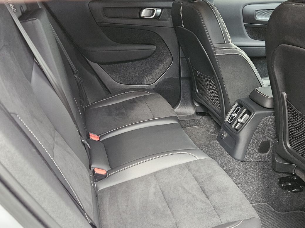 2022 Volvo XC40
