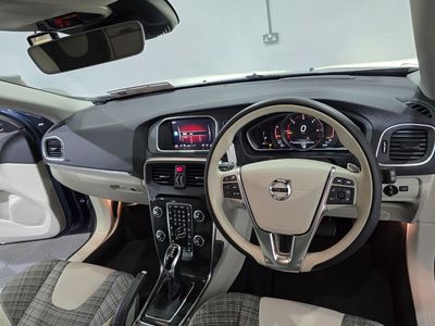 2018 Volvo V40