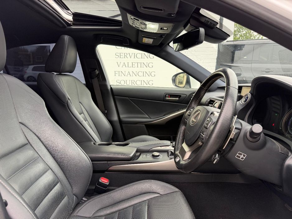 2018 Lexus IS 300h
