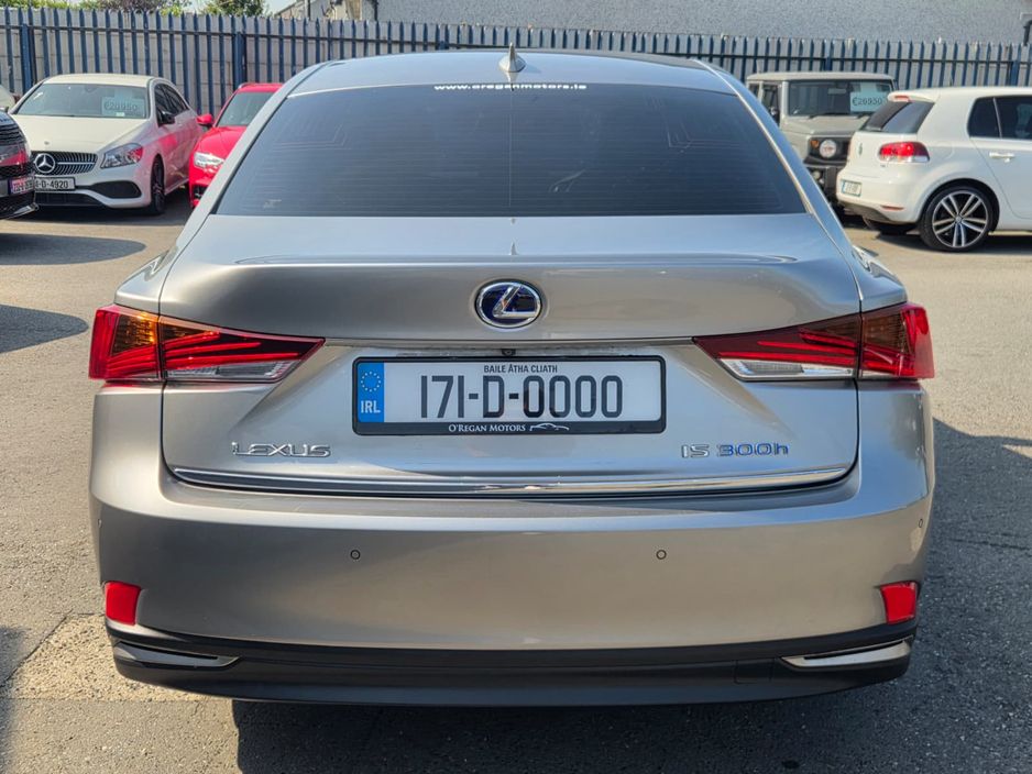 2017 Lexus IS 300h