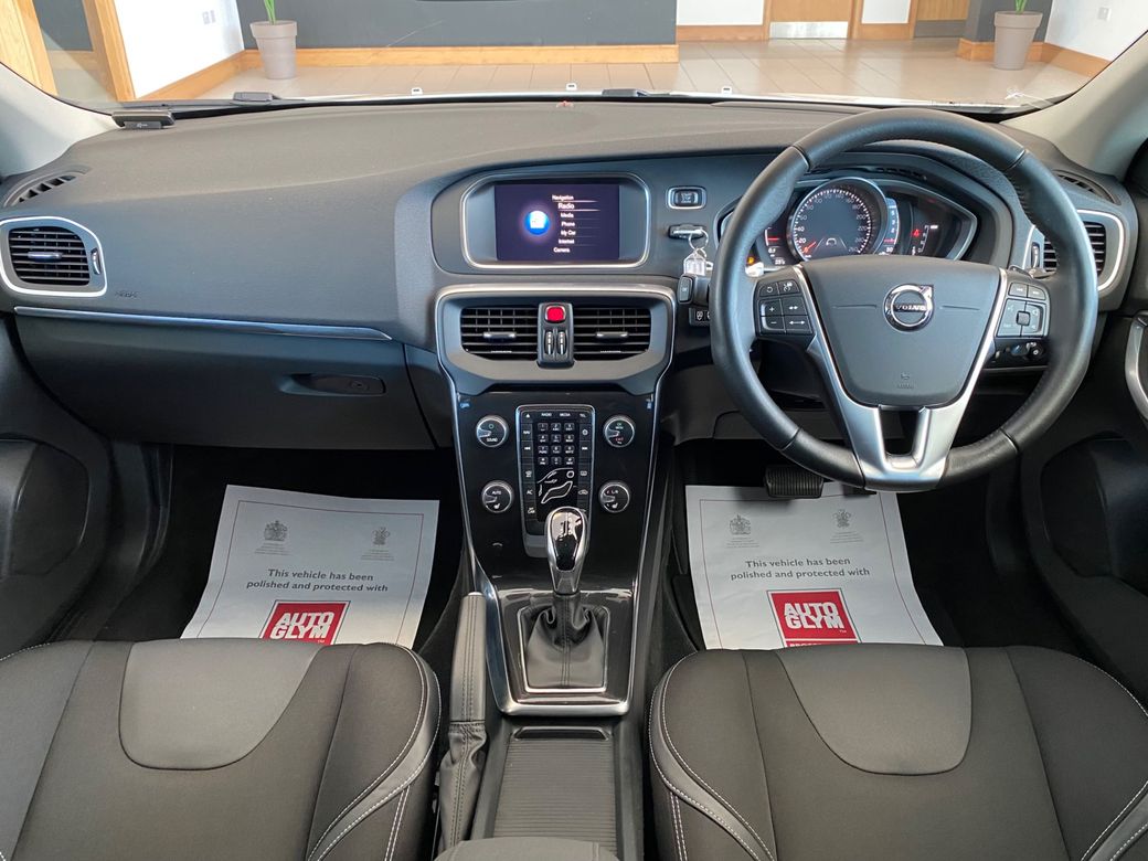 2017 Volvo V40