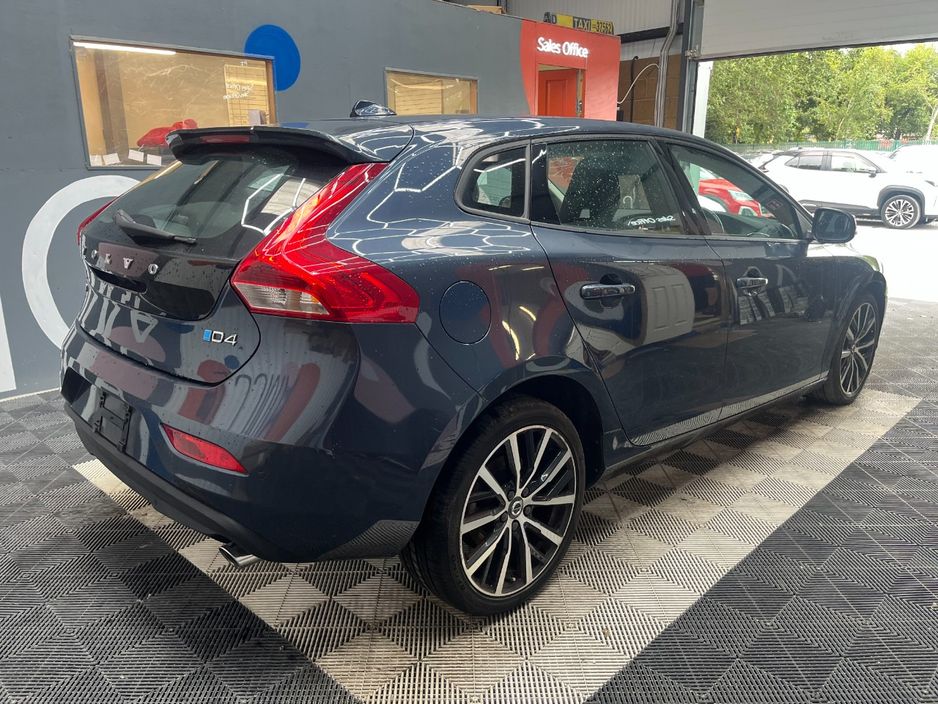 2017 Volvo V40