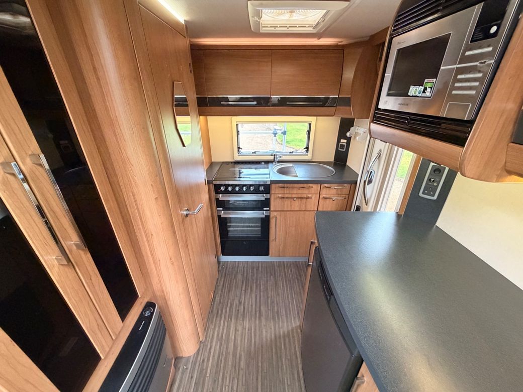 2014 AUTOTRAIL  TRACKER EKS LOW PROFILE R.H.D