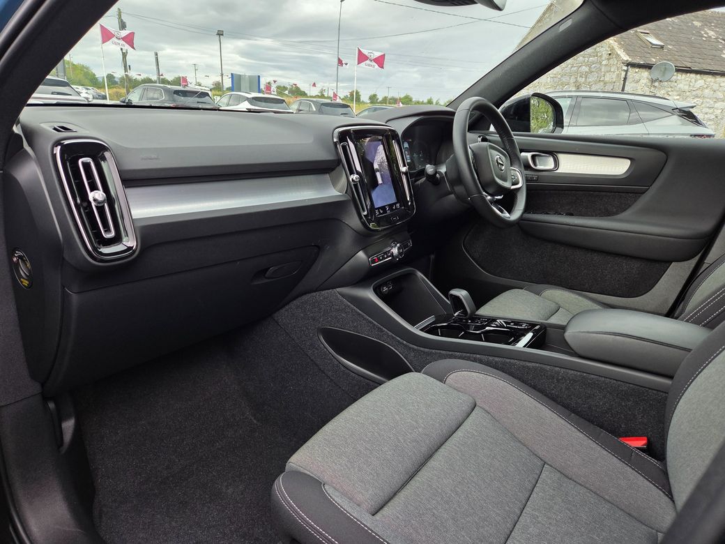 2023 Volvo XC40