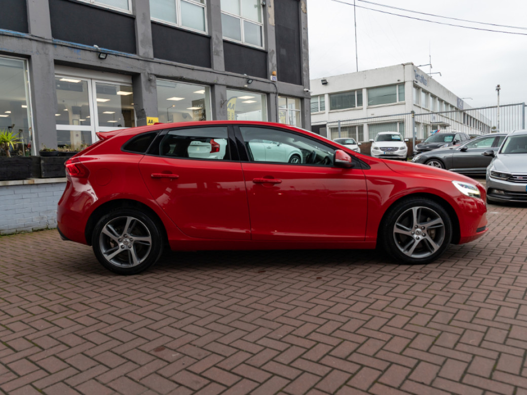 2018 Volvo V40