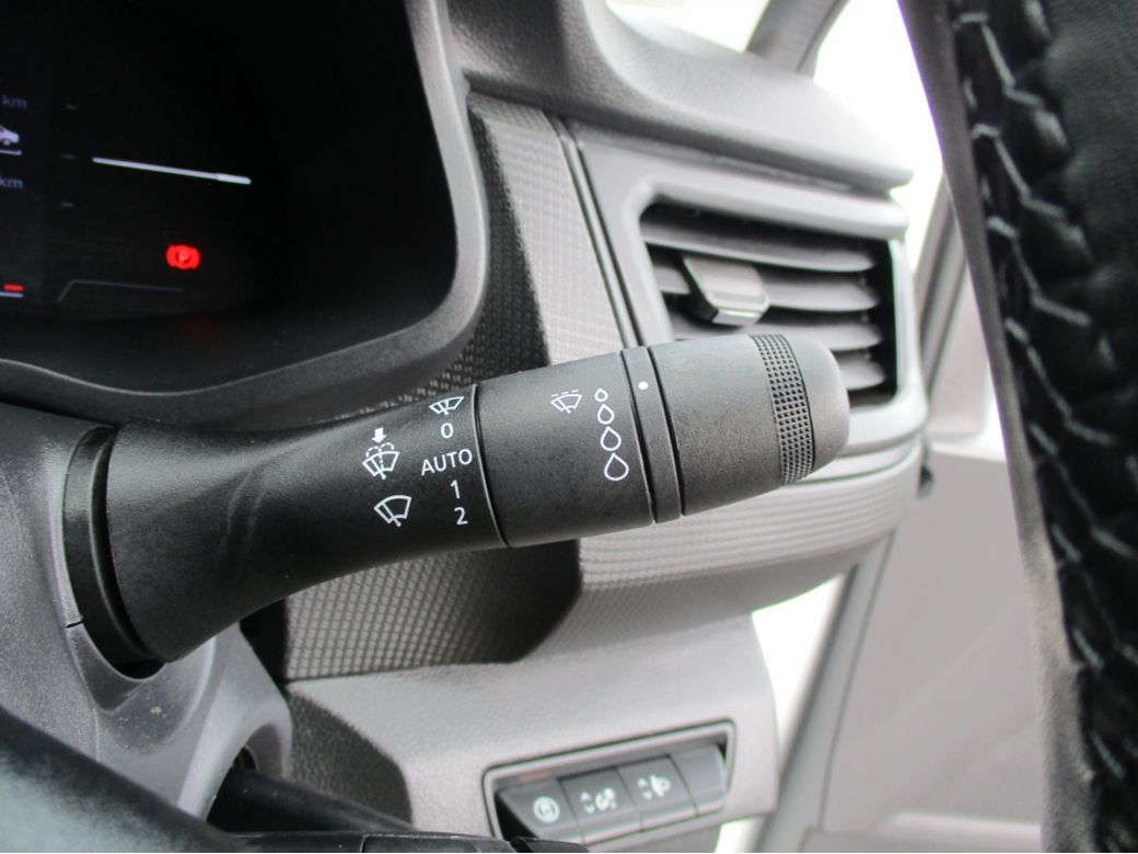 2025 Nissan Primastar