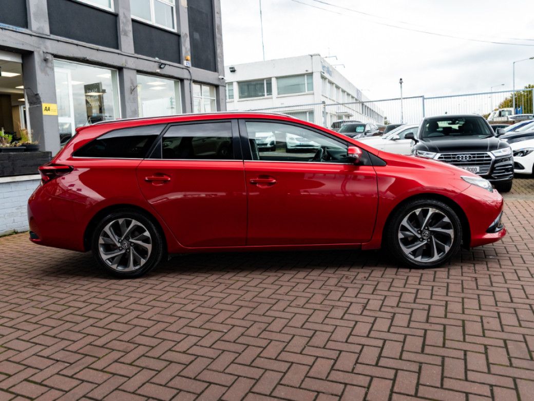 2016 Toyota Auris