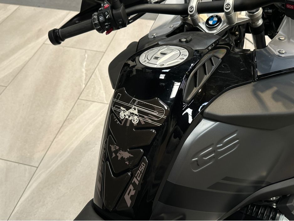 2022 BMW R1250