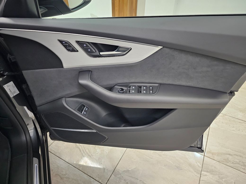2025 Audi Q8