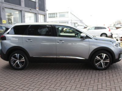 2020 Peugeot 5008
