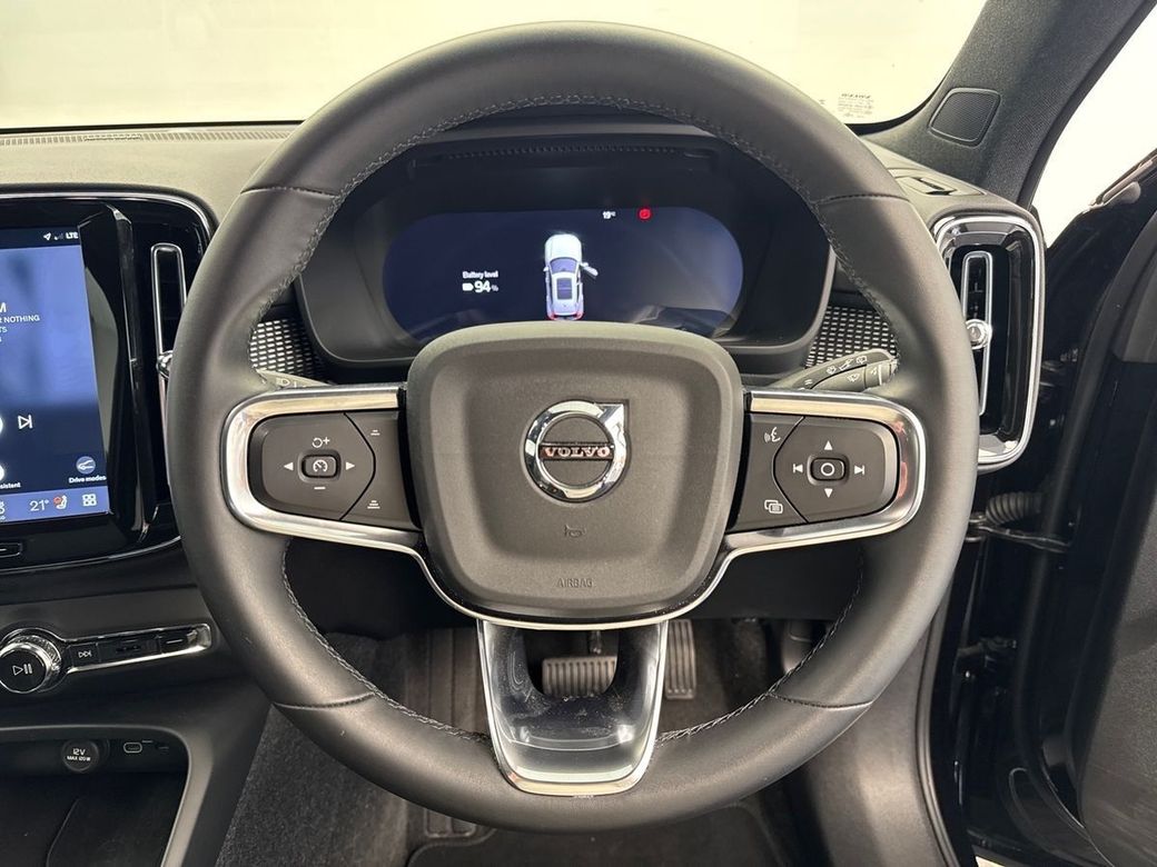 2025 Volvo EX40