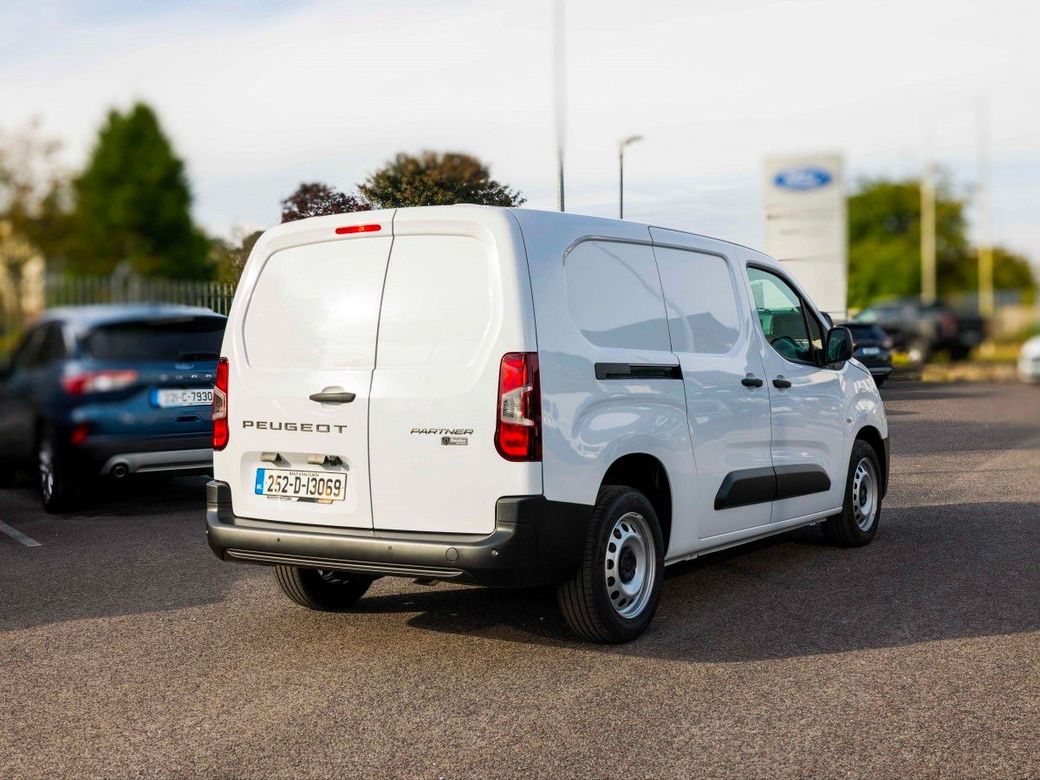 2025 Peugeot Partner