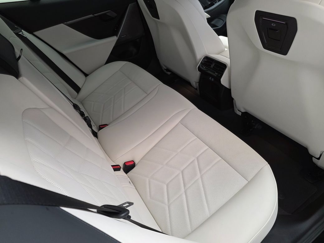 2025 BMW i5