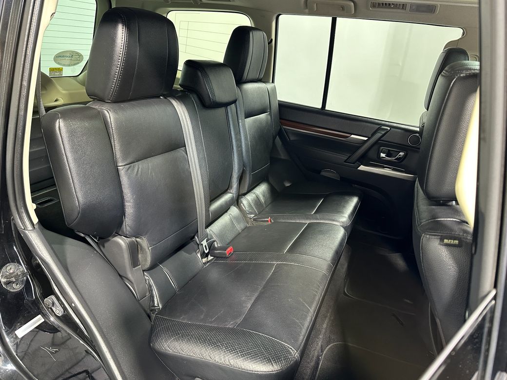 2014 Mitsubishi Pajero